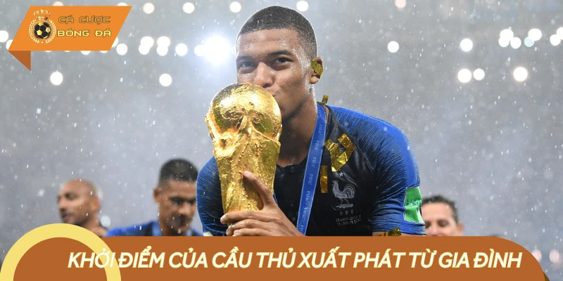 Gia đình là bước đệm khởi đầu trong tiểu sử Kylian Mbappé